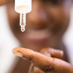 Soin du cuir chevelu : pourquoi adopter un sérum capillaire hydratant